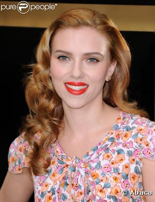 Une bouche gourmande pour passer l'hiver ? On dit oui, mais à condition que nos lèvres soient douces et lisses ! Bravo à Scarlett Johansson pour son rouge orangé