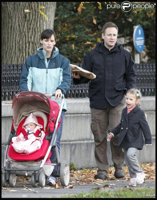 Jennifer Garner dans les rues de Boston avec ces deux adorables filles Violet et Seraphina  