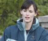 Jennifer Garner dans les rues de Boston avec ces deux adorables filles Violet et Seraphina  