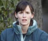 Jennifer Garner dans les rues de Boston avec ces deux adorables filles Violet et Seraphina  