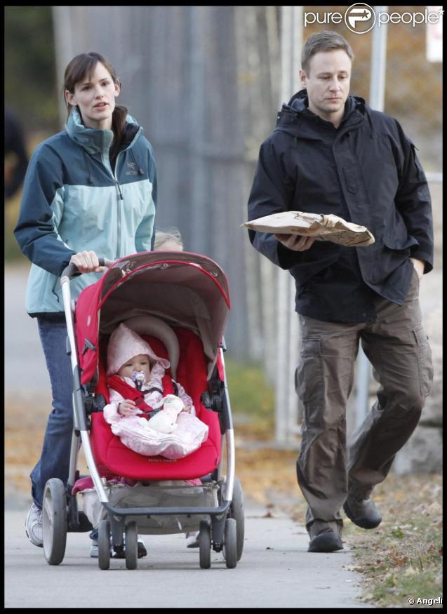 Jennifer Garner dans les rues de Boston avec ces deux adorables filles Violet et Seraphina  