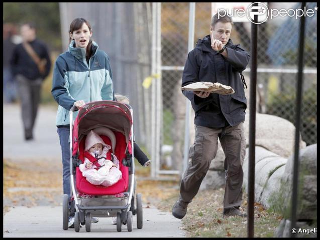 Jennifer Garner dans les rues de Boston avec ces deux adorables filles Violet et Seraphina  