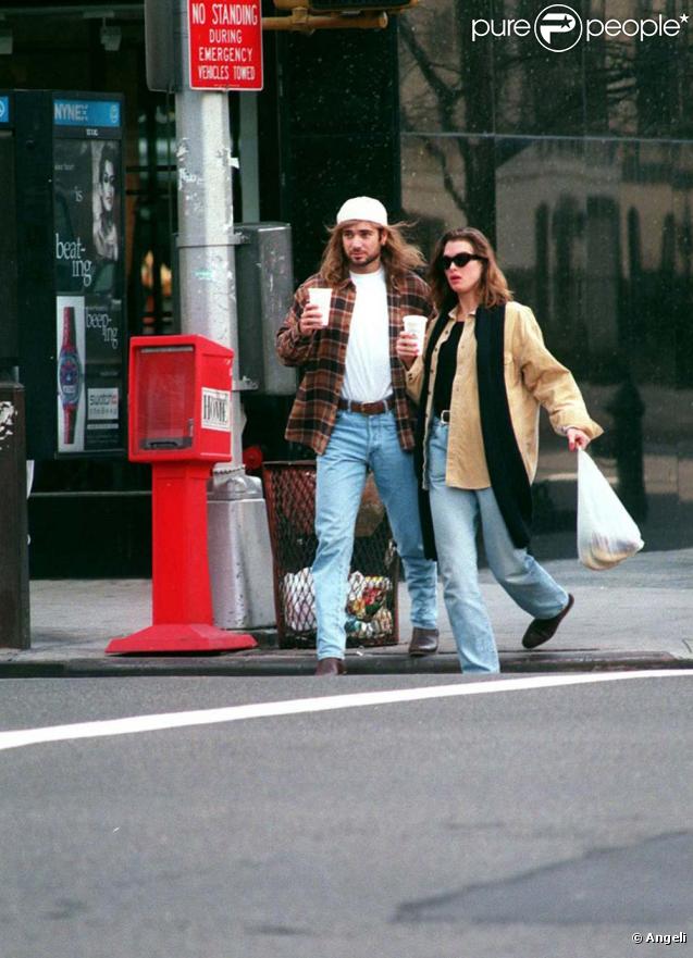 Décembre 94, Agassi porte toujours sa perruque fétiche... Ici avec sa première femme, Brooke Shields ! 