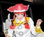 Gwen Stefani au top dans sa tenue de Jessie l'ecuyère, la copine de Woody le cowboy dans Toy Story le 31 octobre 2009 pour fêter Halloween ! 