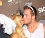 Paris Hilton a choisi de se déguiser en fée. Et son petit ami Doug Reinhardt ? Eh bien, lui aussi apparemment...  