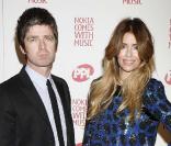 Noel Gallagher et sa femme Sara MacDonald à la cérémonie du Music Industry Trust Award, à Londres le 2 novembre 2009.