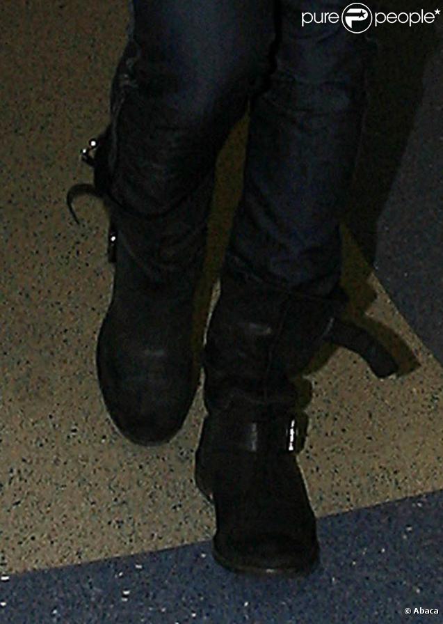 Rihanna arrive à l'aéroport de Los angeles, LAX, le 3 novembre 2009