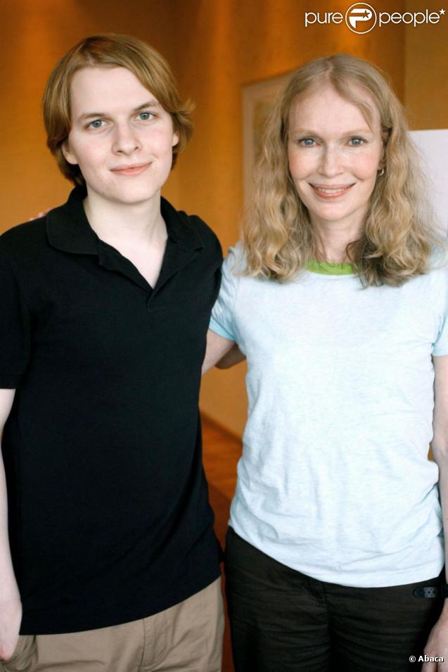 Mia Farrow et son fils Ronan  