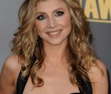 Sarah Chalke pose lors des American Music Awards en novembre 2008