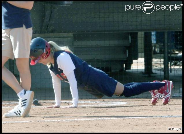 Reese Witherspoon lors d'un match de softball à Los Angeles le 4 novembre 2009