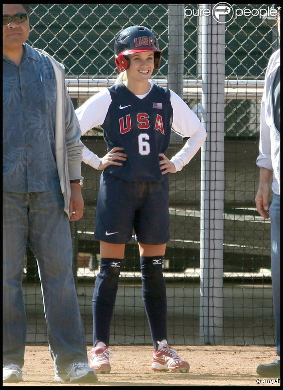 Reese Witherspoon lors d'un match de softball à Los Angeles le 4 novembre 2009