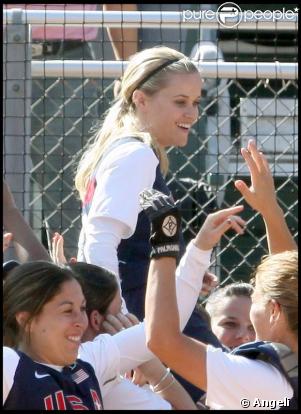 Reese Witherspoon lors d'un match de softball à Los Angeles le 4 novembre 2009