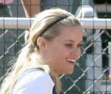 Reese Witherspoon lors d'un match de softball à Los Angeles le 4 novembre 2009