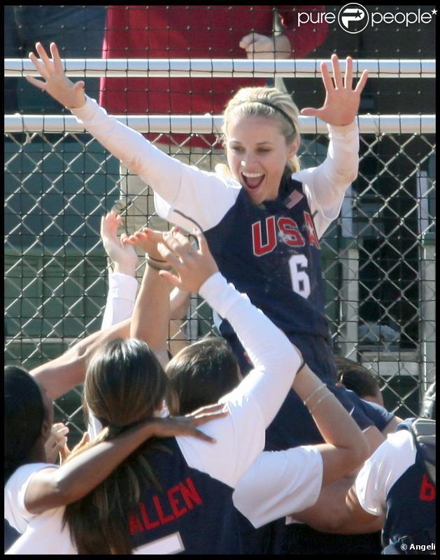Reese Witherspoon lors d'un match de softball à Los Angeles le 4 novembre 2009