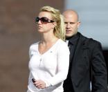 Britney Spears, de passage à Perth (Australie), se dirige vers la salle de spectacle dans laquelle elle se donnera en représentation ce soir.