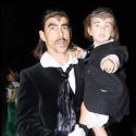Anthony Kiedis : Le même déguisement que son fils de 2 ans pour Halloween ! L'histoire de famille continue...