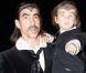 Anthony Kiedis : Le même déguisement que son fils de 2 ans pour Halloween ! L'histoire de famille continue...