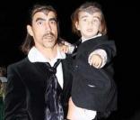 Anthony Kiedis et son fils sont déguisés en Eddie Munster pour Halloween