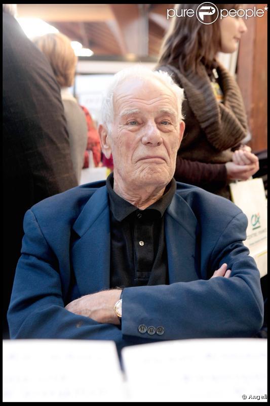 Jean Amadou à la Foire du Livre de Brive-la-gaillarde (7 novembre 2009)