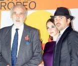 Le comédien Christopher Lee, la jolie Paz Vega et Colin Farrell, lors de l'avant-première de  Triage , de Danis Tanovic, dans le cadre du 6e Festival Européen du Film de Séville, le 6 novembre 2009.