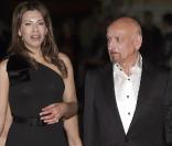 Ben Kingsley et son épouse, lors de l'avant-première de  Triage , de Danis Tanovic, dans le cadre du 6e Festival Européen du Film de Séville, le 6 novembre 2009.
