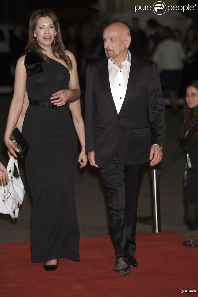 Ben Kingsley et son épouse, lors de l'avant-première de  Triage , de Danis Tanovic, dans le cadre du 6e Festival Européen du Film de Séville, le 6 novembre 2009.