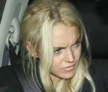 Lindsay Lohan sort du restaurant Dominik le 8 novembre 2009 à Beverly Hills