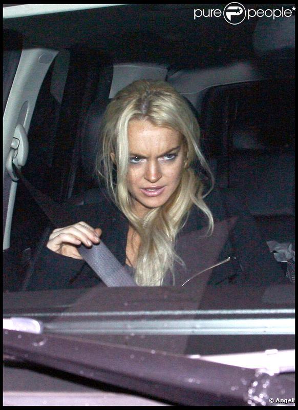 Lindsay Lohan est allée dîner avec une amie au restaurant Dominik à Beverly Hills le 8 novembre 2009