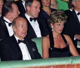 Valéry Giscard d\'Estaing, prix trop Virilo 2009 pour <i>La Princesse et le Président. </i>Ici avec Lady Di qui lui a inspiré le livre.<br />&nbsp;&raquo; height=&nbsp;&raquo;133″ /></a><a href=