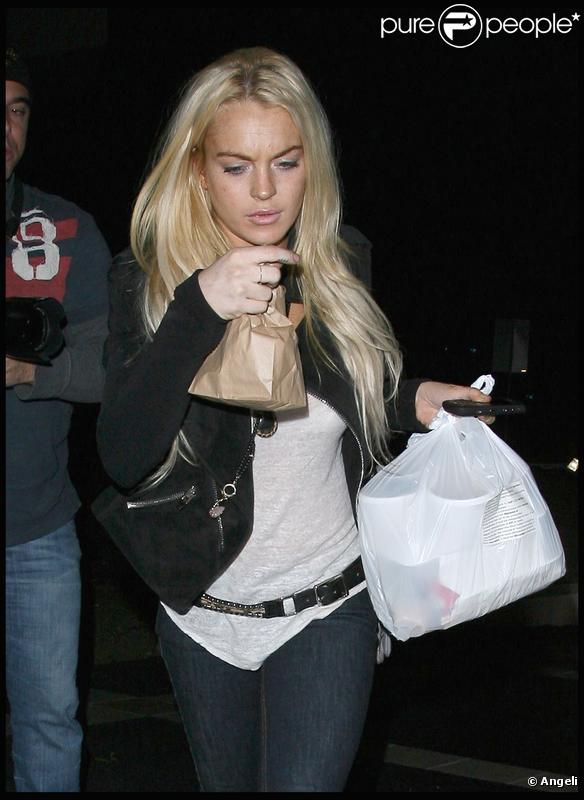 Lindsay Lohan inquiète déambule à Los Angeles 