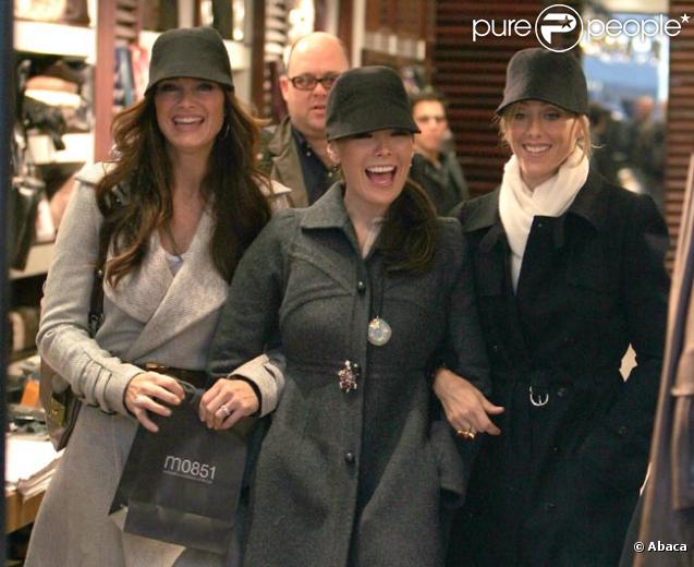 Lindsay Price en compagnie de Brooke Shields et Kim Raver sur le tournage de Lipstick Jungle en novembre 2008 
