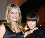  Dannii Minogue et Holly Willoughby lors des Cosmopolitan Women of the year Awards au Banqueting House de Londres le 11 novembre 2009 