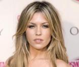 Abigail Clancy lors des Cosmopolitan Women of the year Awards au Banqueting House de Londres le 11 novembre 2009