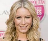 Denise Van Outen lors des Cosmopolitan Women of the year Awards au Banqueting House de Londres le 11 novembre 2009
