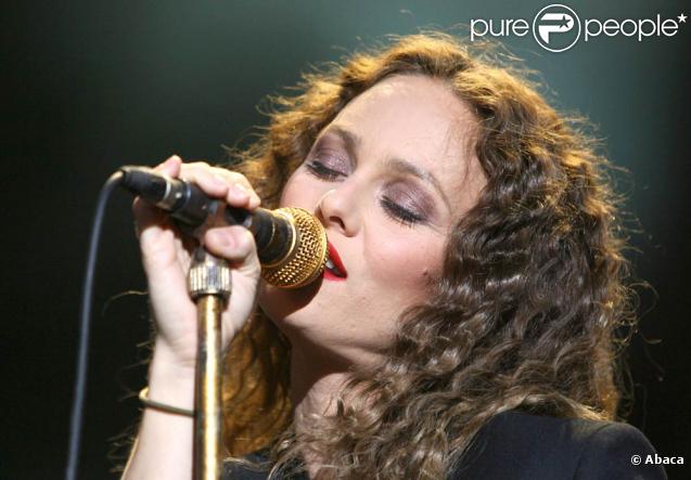 Vanessa Paradis sera en concert acoustique à La Cigale, à Paris, le 22 novembre 2009.