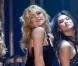 Regardez Kate Hudson tellement groovy... dans une mini-robe ultra-sexy !