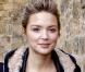 La ravissante Virginie Efira est heureuse... et siffle à tue-tête !