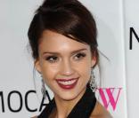 La belle Jessica Alba, à l'occasion du 30e anniversaire du MOCA (le Musée d'Art contemporain), qui s'est tenu à Los Angeles, le 14 novembre 2009. 