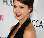 La belle Jessica Alba, à l'occasion du 30e anniversaire du MOCA (le Musée d'Art contemporain), qui s'est tenu à Los Angeles, le 14 novembre 2009. 