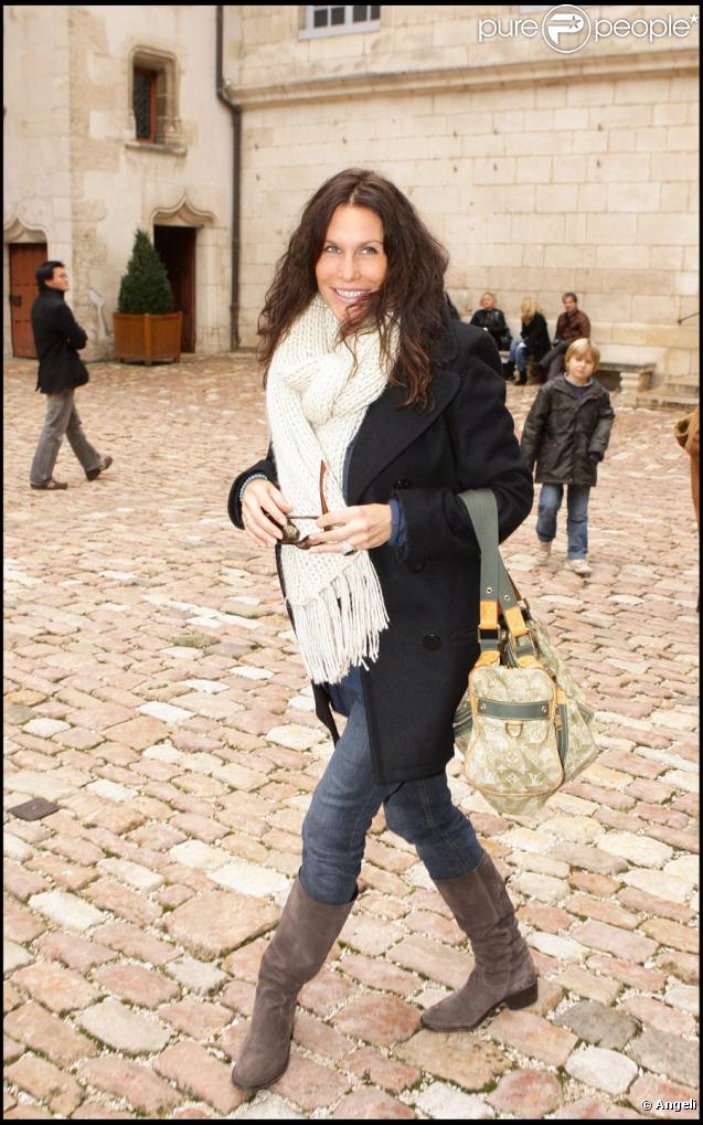 La jolie future maman Astrid Veillon lors de la 149e vente des Hospices de Beaune, le 15/11/09