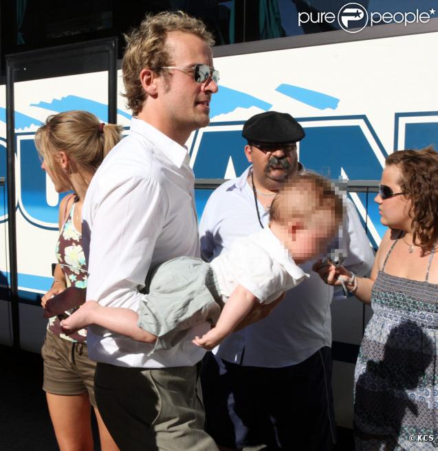 Jocelyn Quivrin et son bébé, le petit Charlie, né en mars 2009 