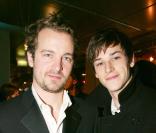 Jocelyn Quivrin et Gaspard Ulliel qui jouent ensemble dans Jacquou le croquant, lors de la première du film en janvier 2007 