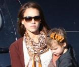 Jessica Alba en famille lors d'une dégustation de vins à Los Angeles le 15/11/09