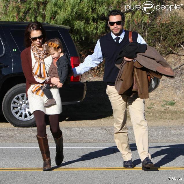 Jessica Alba en famille lors d'une dégustation de vins à Los Angeles le 15/11/09