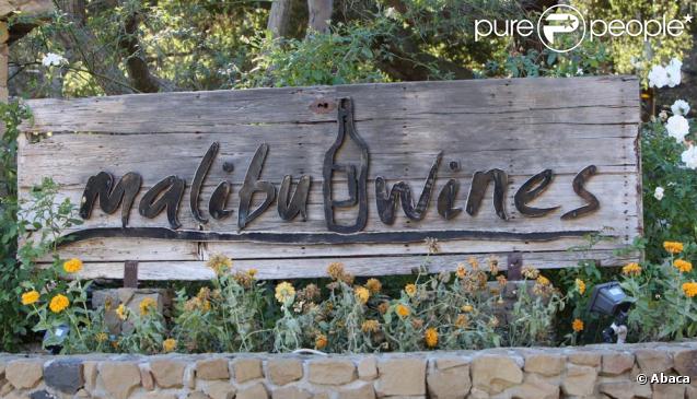 Jessica Alba en famille lors d'une dégustation de vins à Los Angeles le 15/11/09