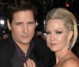 Jennie Garth et son mari Peter Facinelli, à l\'occasion de l\'avant-première de <i>Twilight 2 - Tentation</i>, qui s\'est tenue au Graumann\'s Chinese Theatre de Los Angeles, le 16 novembre 2009.