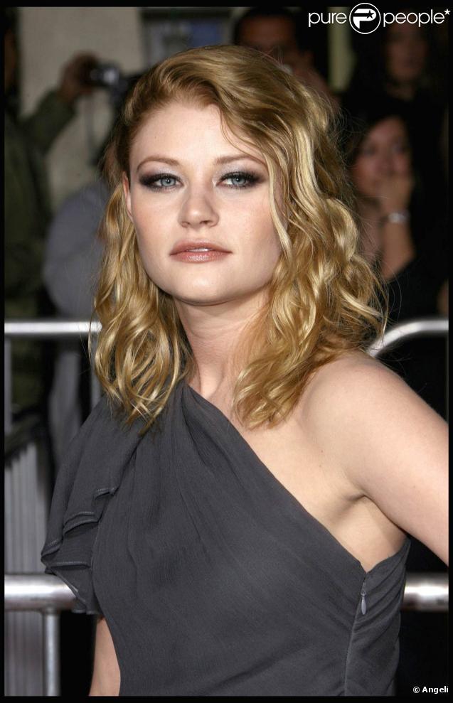 Emilie de Ravin, à l'occasion de l'avant-première de  Twilight 2 - Tentation , qui s'est tenue au Graumann's Chinese Theatre de Los Angeles, le 16 novembre 2009.