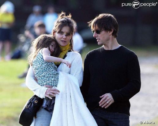 Tom, Katie et Suri Cruise le 10 octobre à Boston. Le couple fête leur troisème anniversaire de mariage, le 18 novembre 2009. 