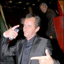 Christophe Dechavanne reste incertain : sera-t-il l'animateur de la <i>Ferme Célébrités</i> en Afrique du Sud ?