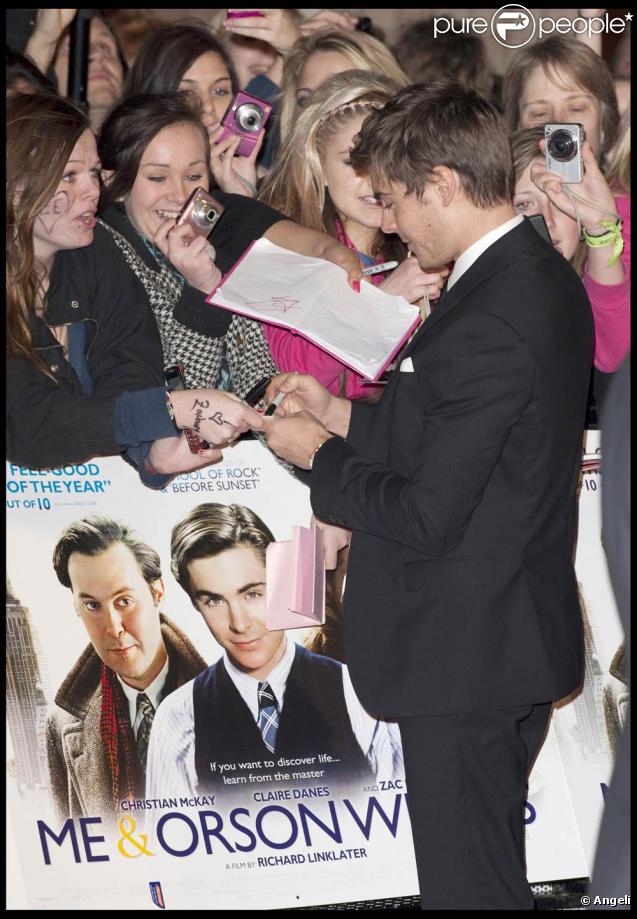 Zac Efron à l'occasion de l'avant-première d' Orson Welles and Me , qui s'est tenue au Vue West de Londres, le 18 novembre 2009.